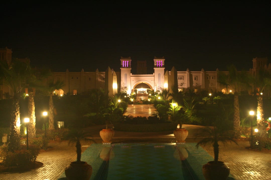 Gartenanlage bei Nacht Hotel Riu Touareg