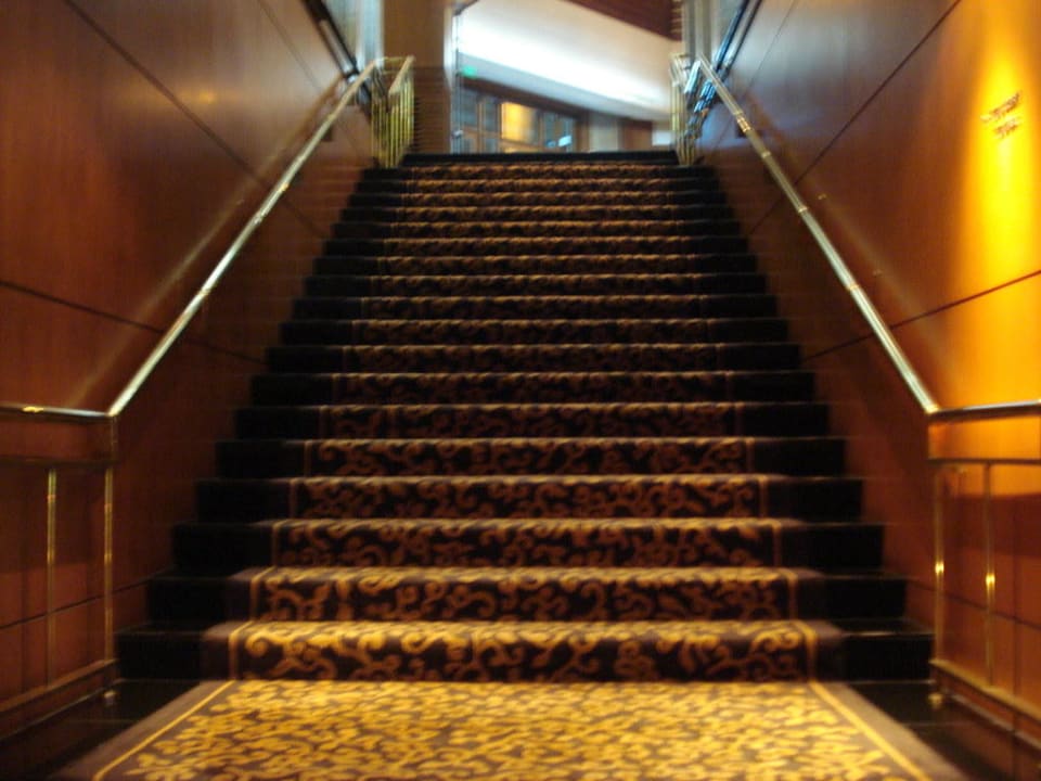 Treppe zur Lobby Hotel The Peninsula Bangkok