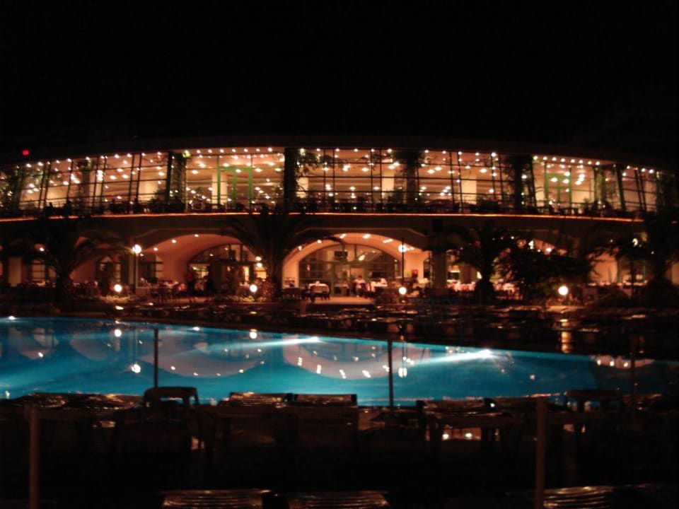 Hotel am Abend VONRESORT Golden Coast