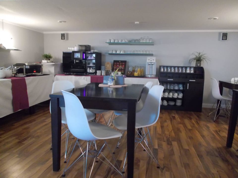 Büffet PLAZA INN stays design Dortmund