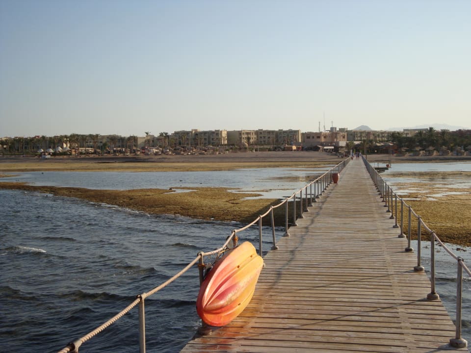 Der lange Steg in Blickrichtung Hotel TUI MAGIC LIFE Redsina Sharm El Sheikh