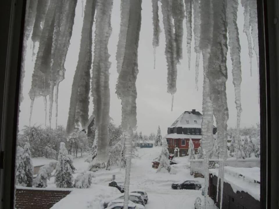 Ausblick mit Eiszapfen Hotel Lugsteinhof