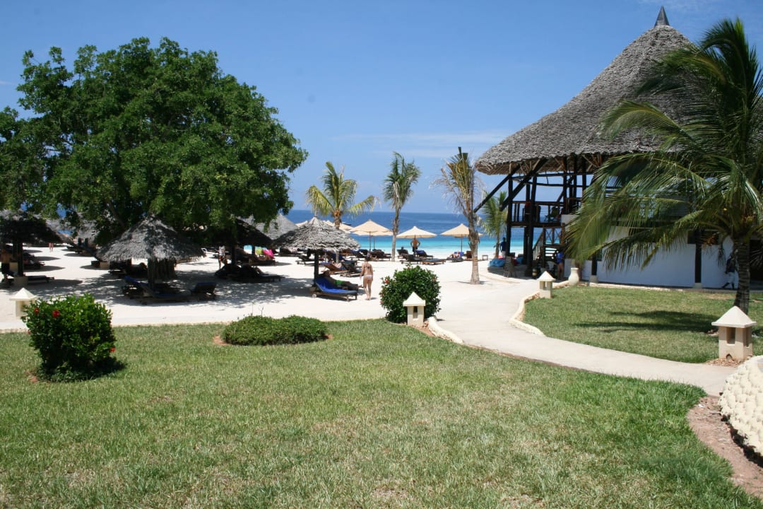 Garten Richtung Beachbar Royal Zanzibar Beach Resort