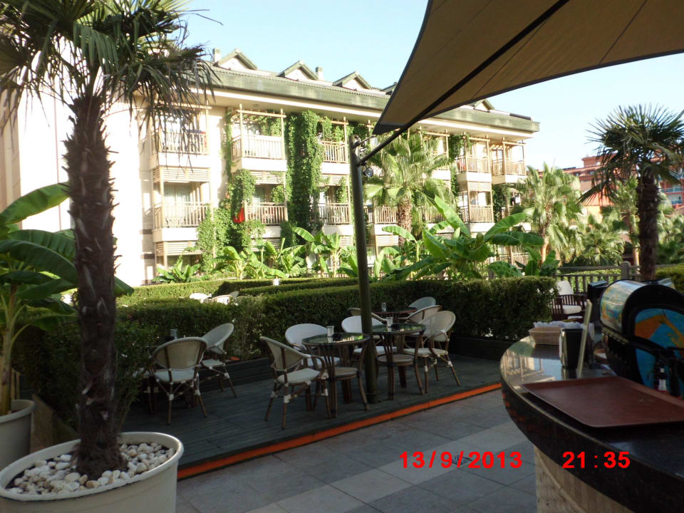 Sitzgelegenheit an der Außenbar Can Garden Resort