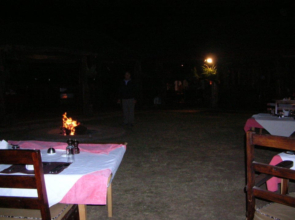 Lagerfeuer beim Abendessen Royal Mara Safari Lodge
