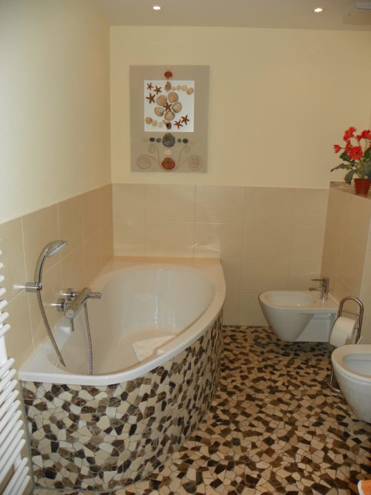 Eines der zwei Badezimmer Haus Residenz am Yachthafen Hamer Ferienappartements