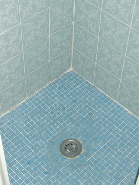 Dusche vom Standard-Doppelzimmer Hotel Idania