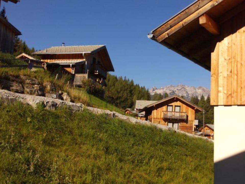 Ausblick von der Haustür Alpendorf Dachstein West by ALPS RESORTS