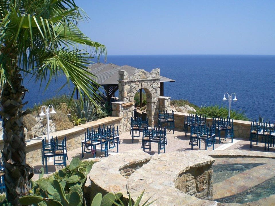 Taverna Akropolis in der Mittagssonne Hotel Kalithea Horizon Royal