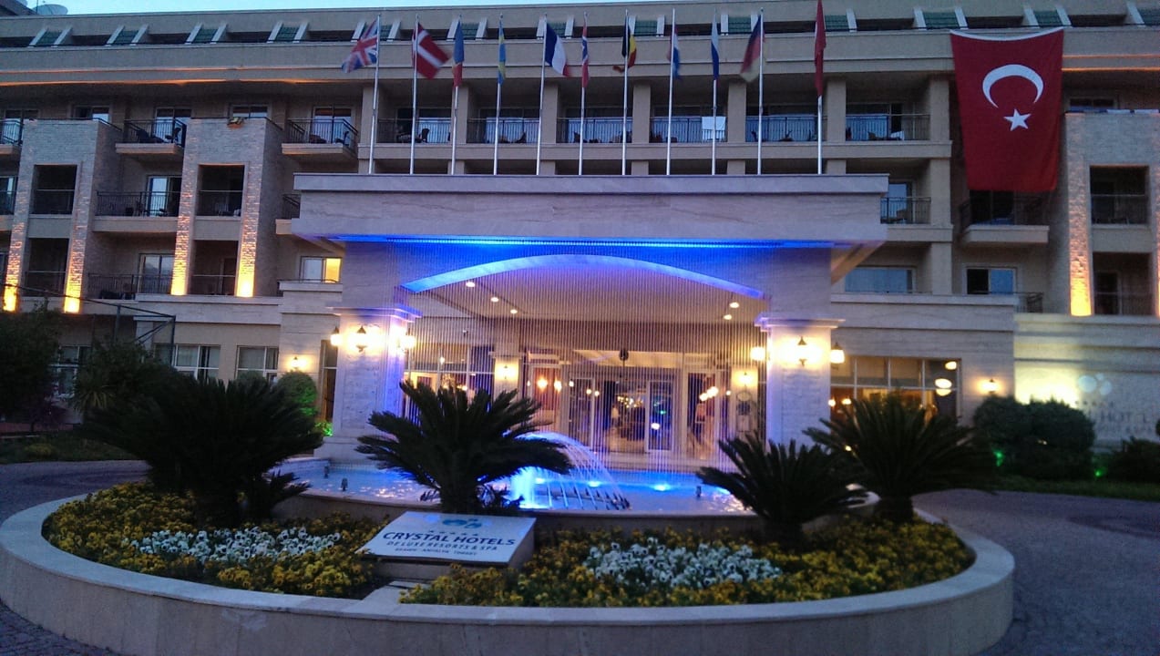 Eingang abends Crystal De Luxe