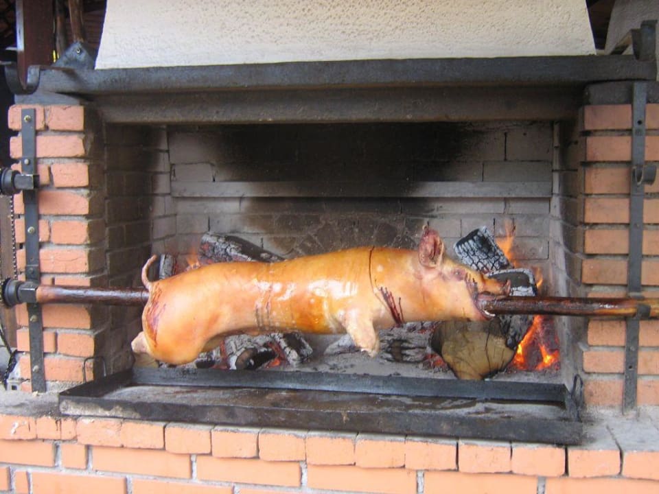 Spanferkel Hotel Lion Sunny Beach