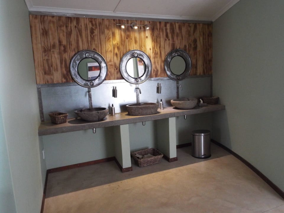 Herrentoilette Okonjima Lodge Maincamp & Bushcamp & The Villa
