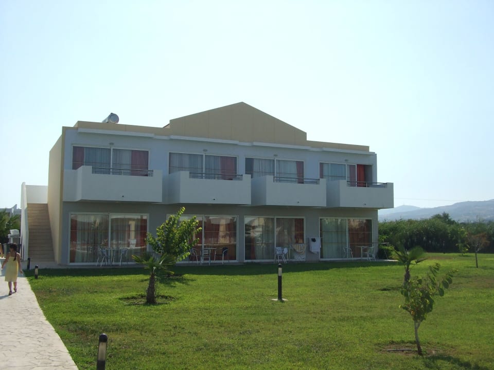 Außenansicht der Zimmer Hotel Zorbas Beach