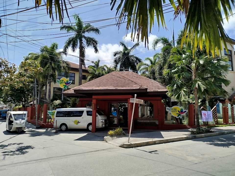 Außenansicht Boracay Tropics Resort Hotel