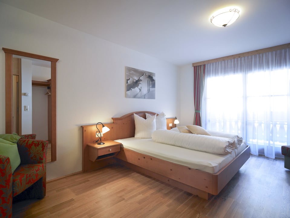 Schlafzimmer AlpinLodges Oetz