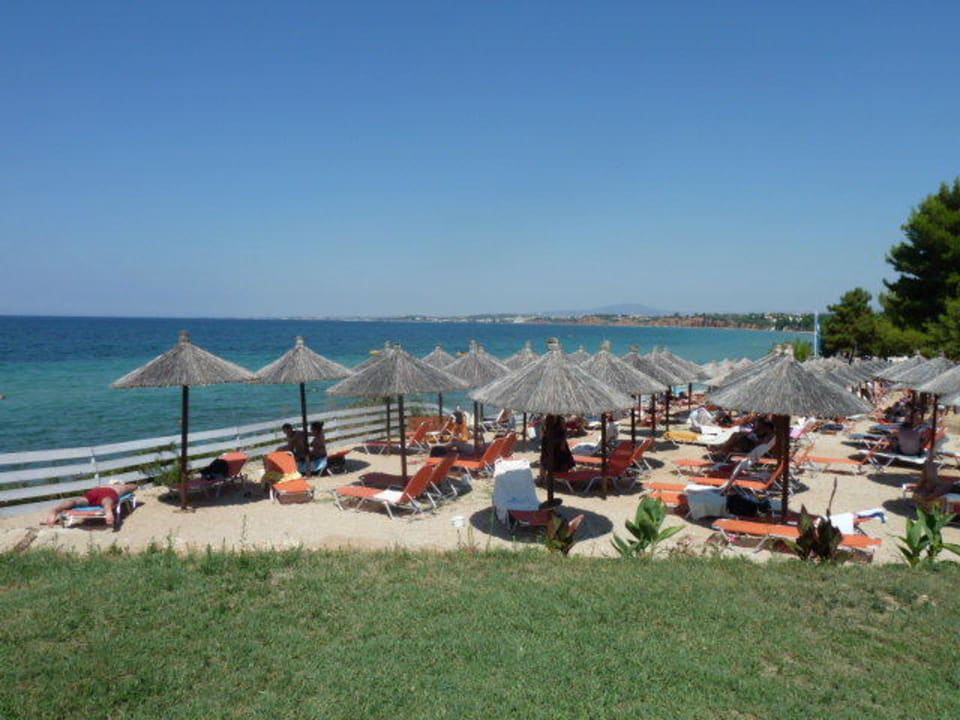 Angelegter Strand Istion Club & Spa