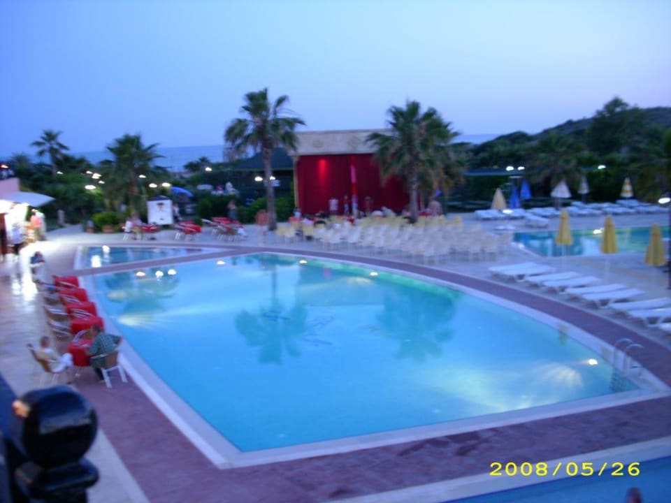 Außenpool Royal Atlantis Beach Hotel