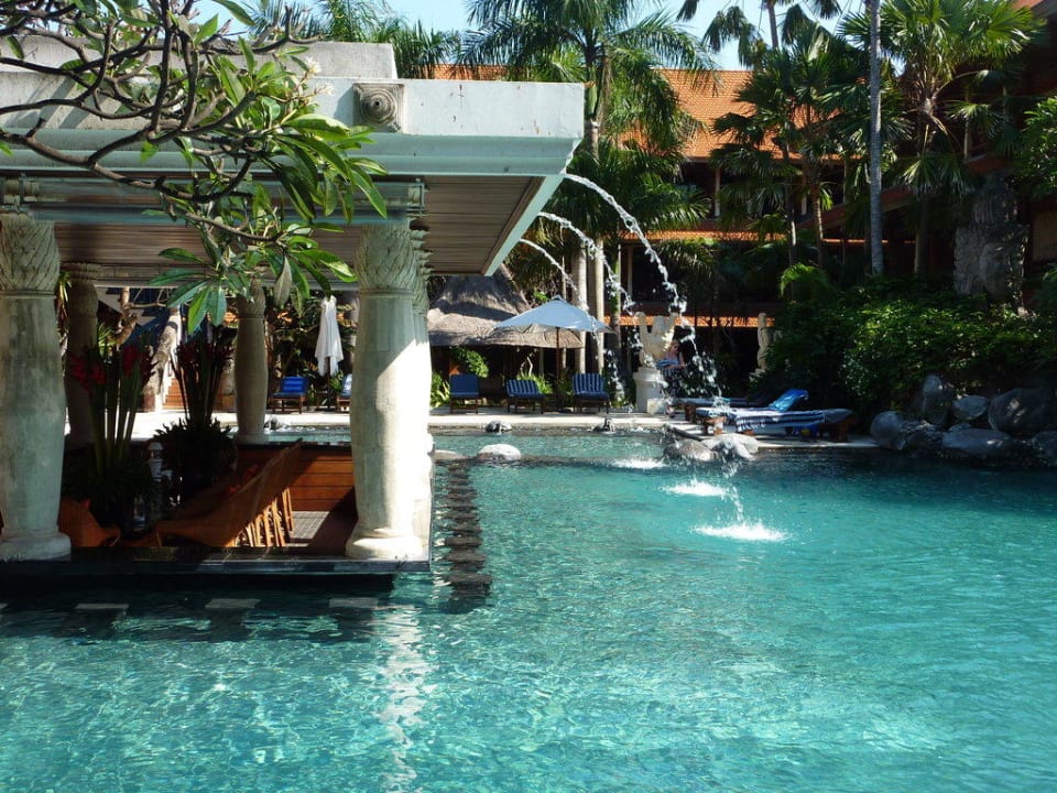 Nochmal Poolbar Puri Santrian