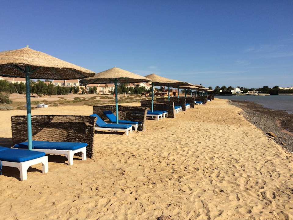 Neuer Sand am Kitebeach (Ende April 2016) Mövenpick Resort & Spa El Gouna