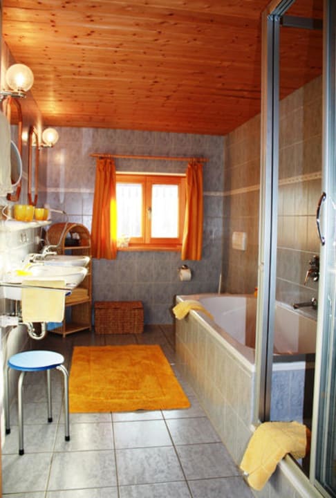 Badezimmer der Familienwohnung Ferienwohnung Landhaus Jörg