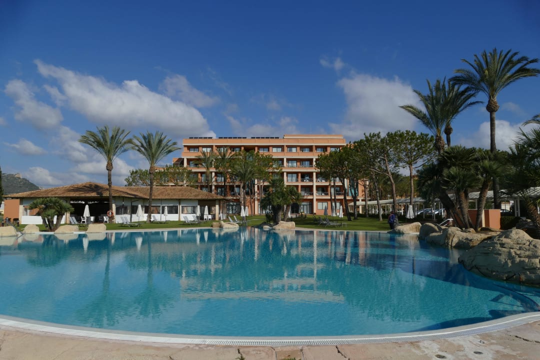 Blick über den Pool auf die Suiten  Hipotels Hipocampo Palace & Spa