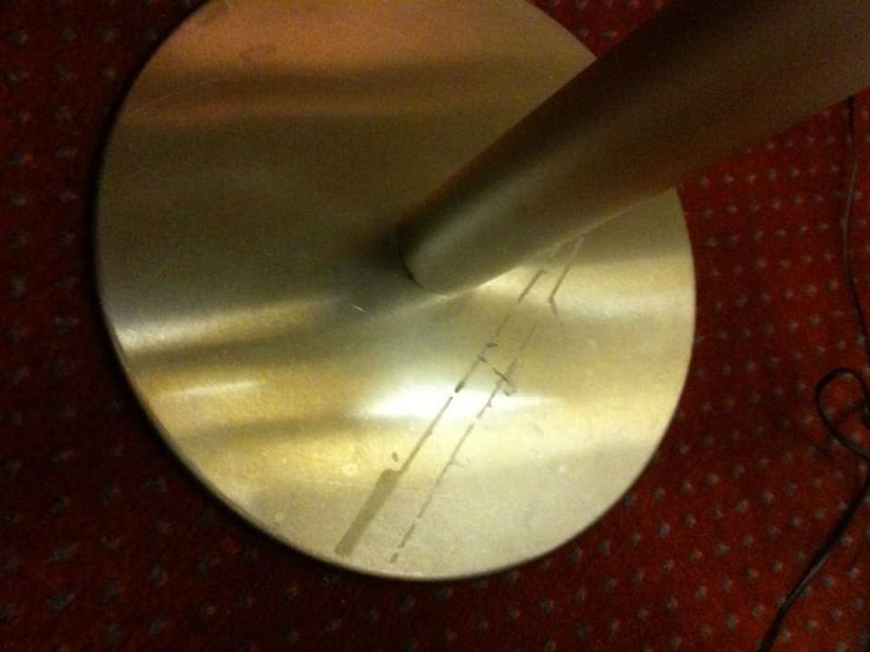 Verfleckter Nachttisch Hilton Mainz