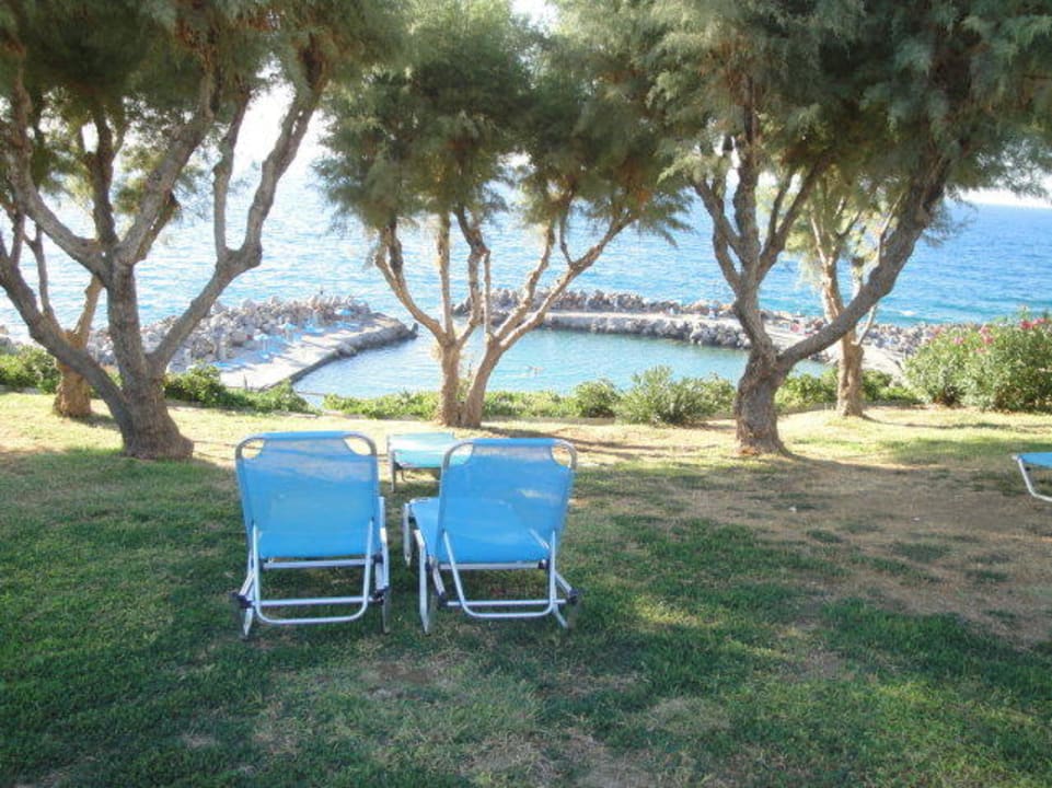 Schöne Liegewiese Iberostar Waves Creta Panorama & Mare
