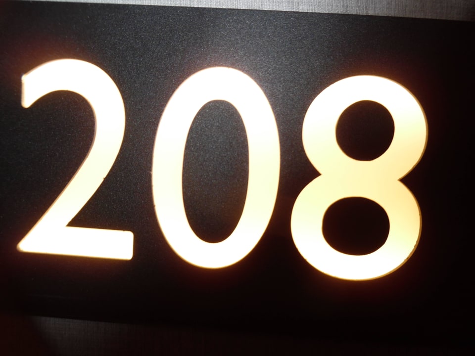 Zimmer 208 - Besschriftung Radisson Blu Leogrand Hotel