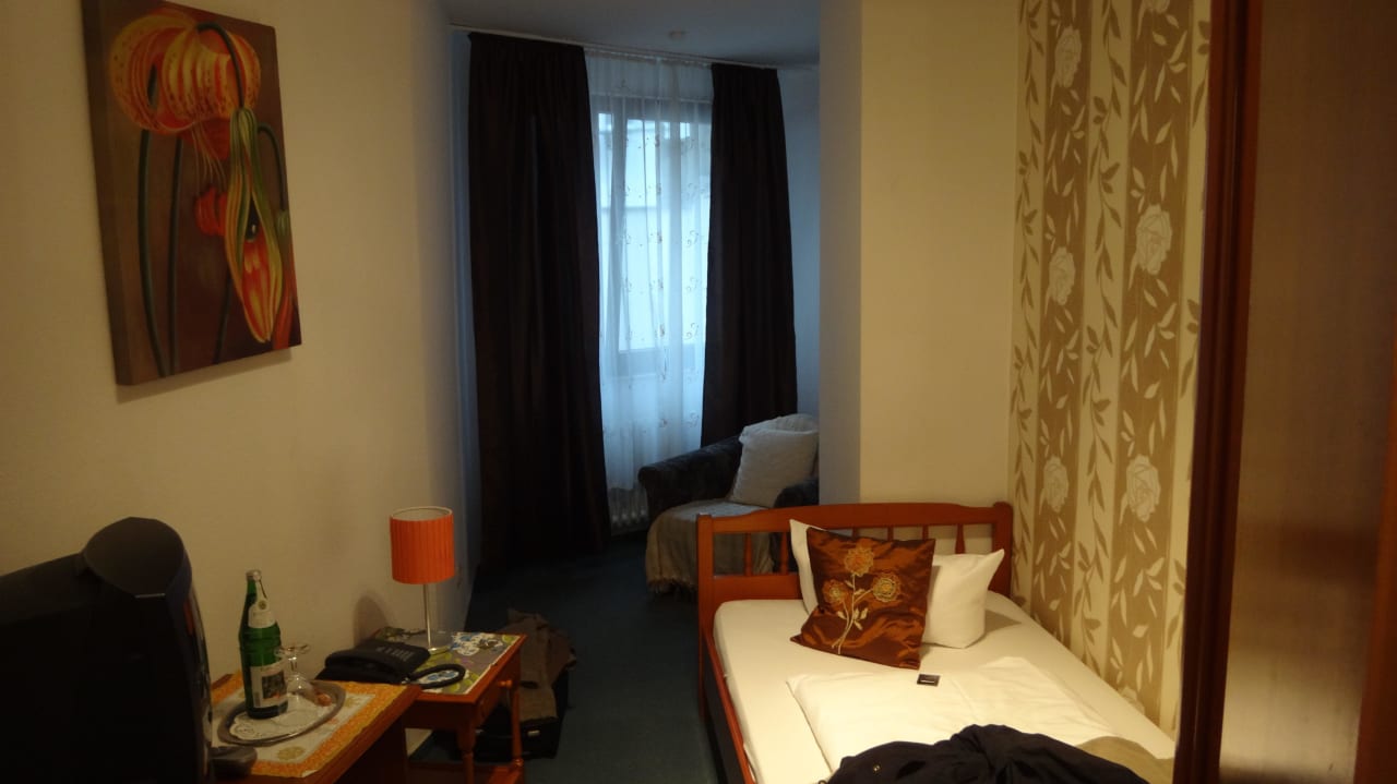 Einzelzimmer - Innenansicht SMARTY Cologne Dom Hotel - Boardinghouse
