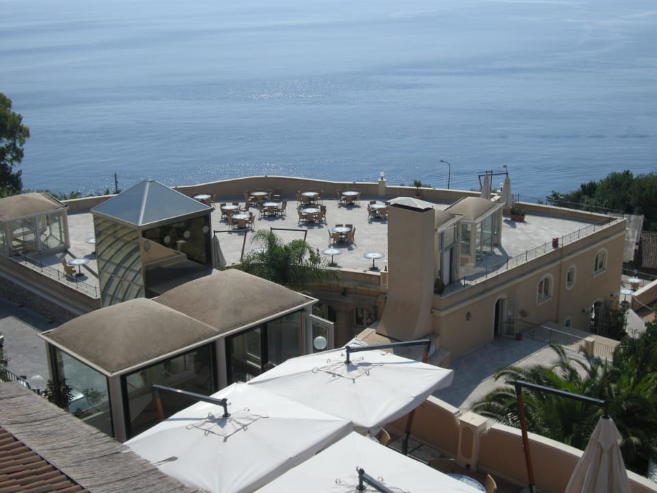 Widok z basenu Capo dei Greci Taormina Coast Resort Hotel & Spa