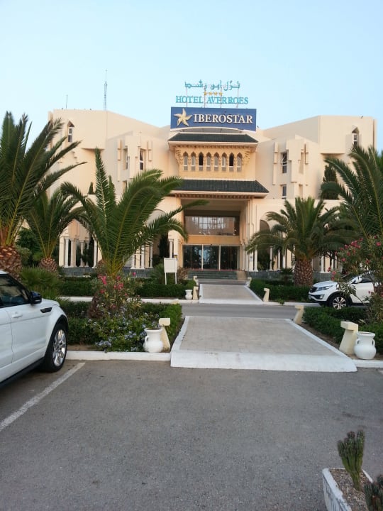 Frontansicht Hotel Iberostar Waves Averroes