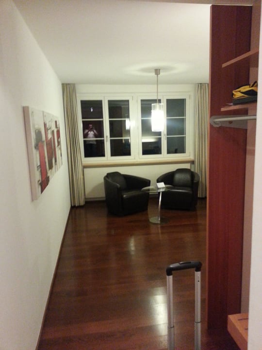 Flur mit Blick ins Zimmer Hotel UTO KULM car-free hideaway in Zurich