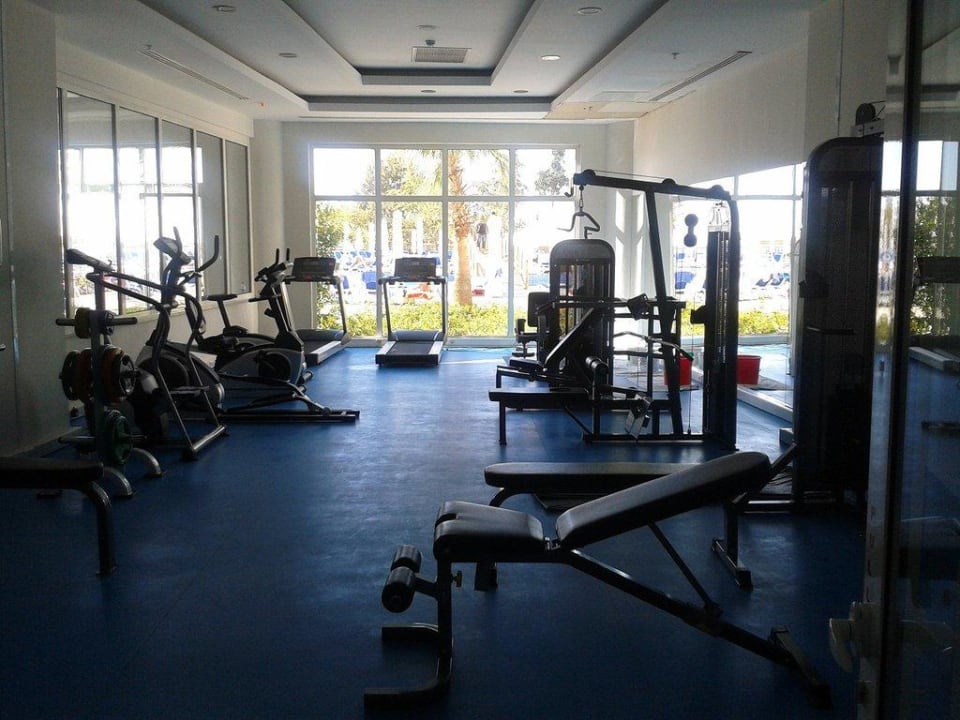 Fitnessraum mit diversen Geräten Side Prenses Resort & Spa