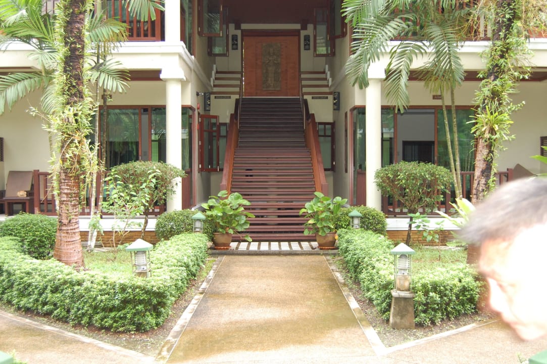 Eingang zu den oberen Zimmern Khao Lak Bayfront Resort