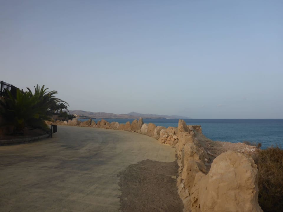 Straße amm Hotelstrand R2 Pajara Beach