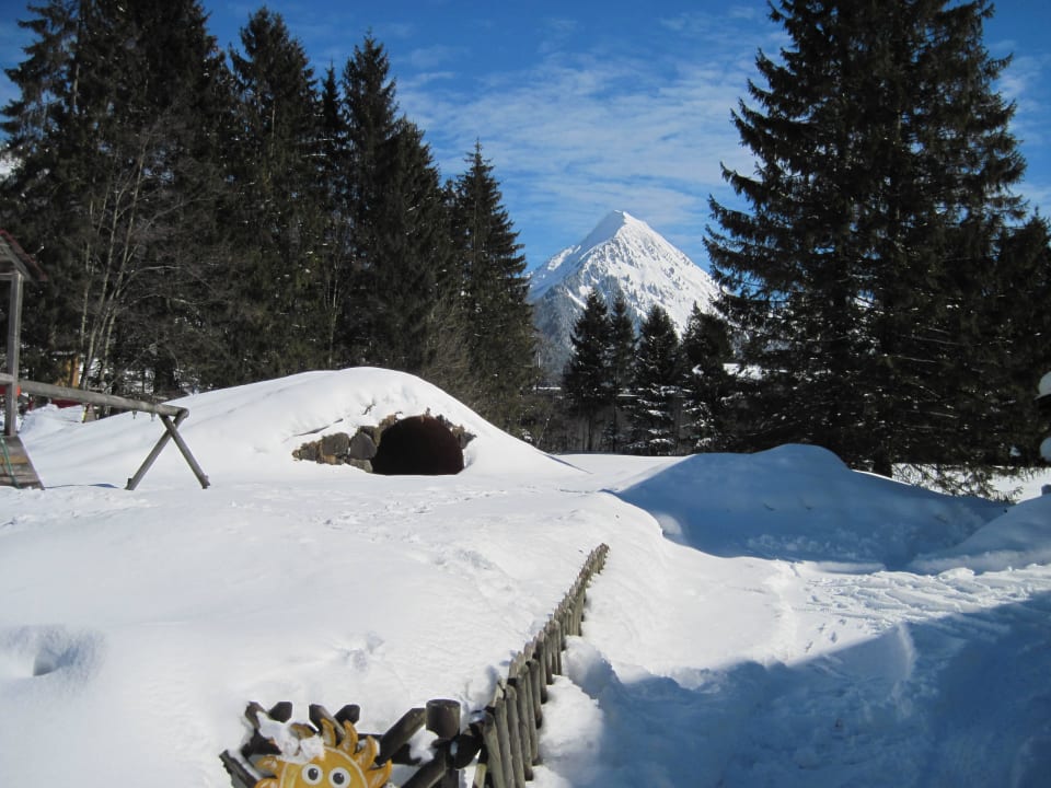 Kleiner Rodelhügel Pension & Ferienwohnung Solaria