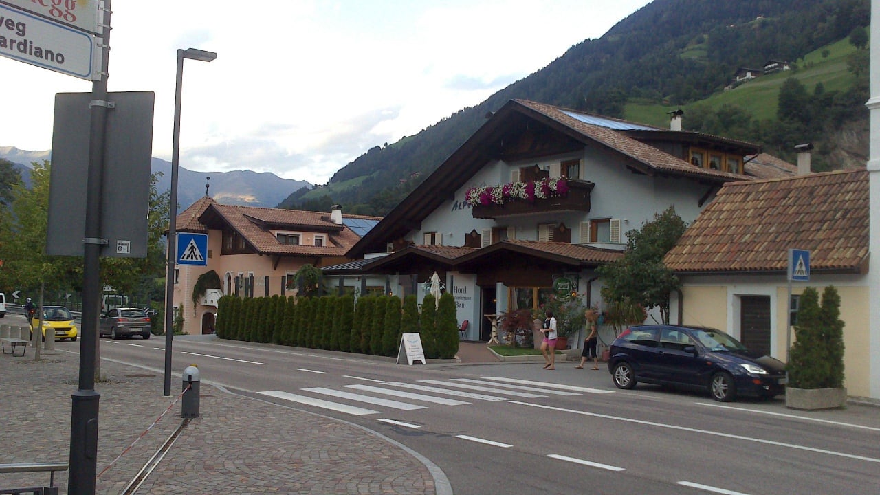 Anfahrt, aus Richtung Meran, Ortsmitte-Saltaus Alpenhof Lodge Passeiertal