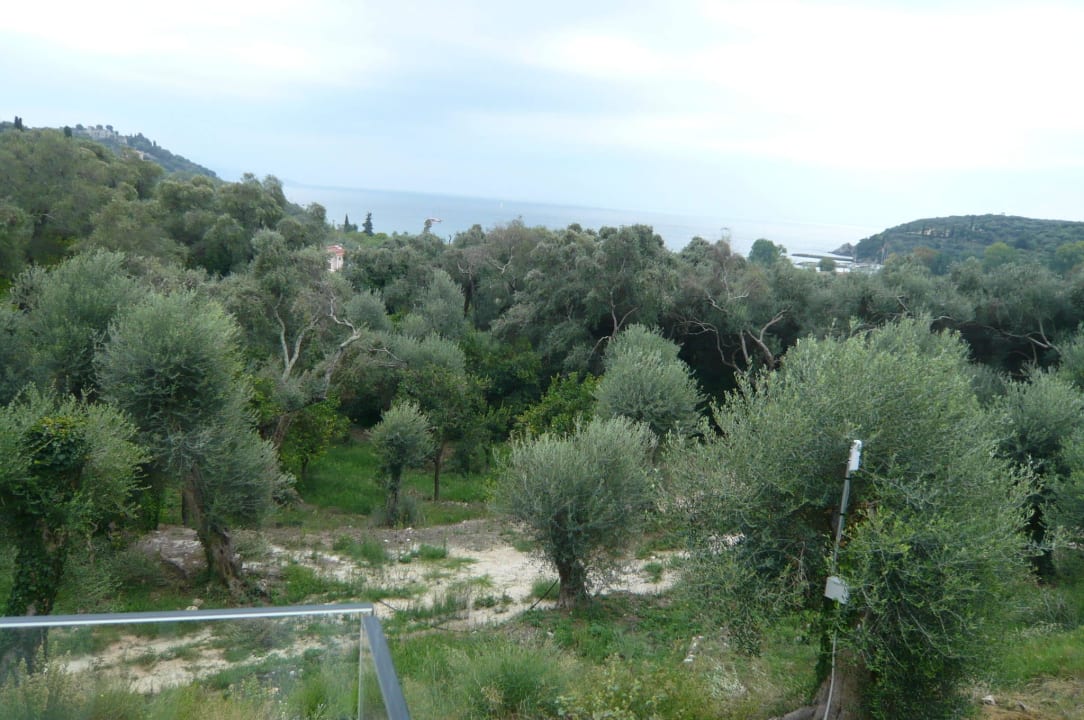 Garten Golden Bay Suites & Maisonettes