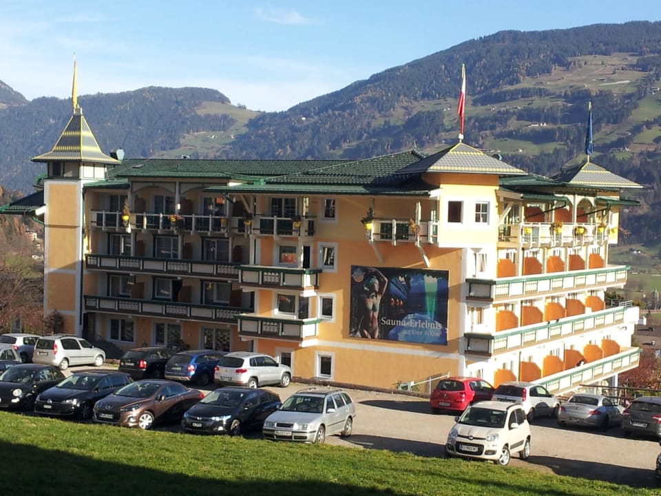 Blick aufs Wellnessschlössl talwärts Hotel Kohlerhof