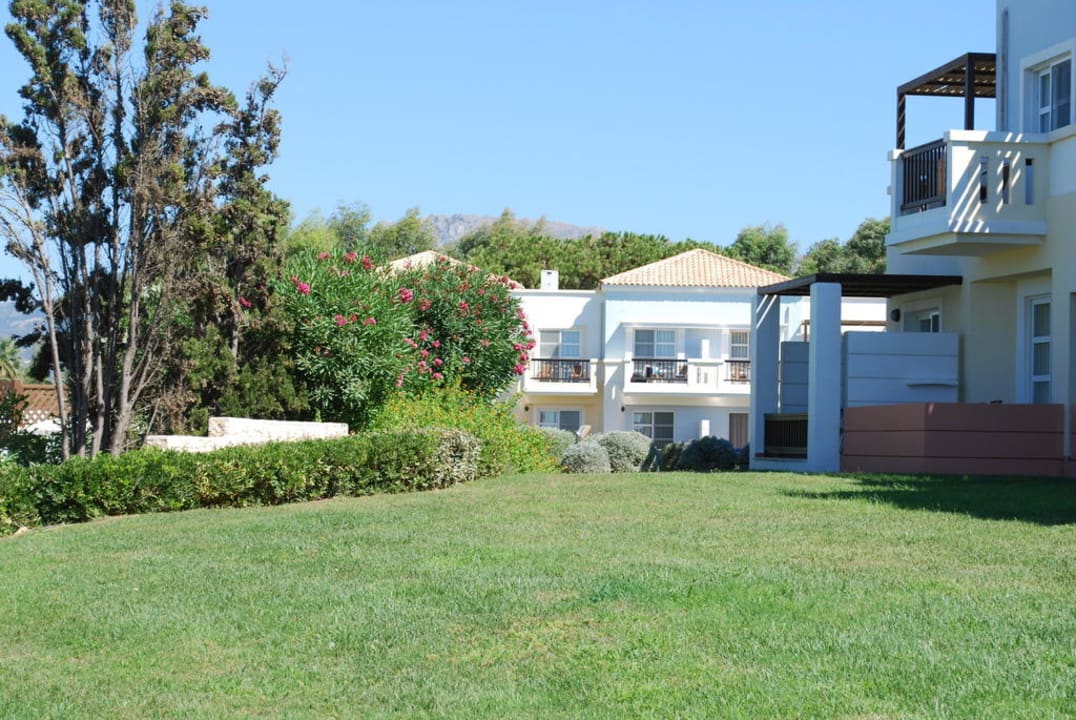 Anlage zwischen Sportpool und Strand Neptune Luxury Resort