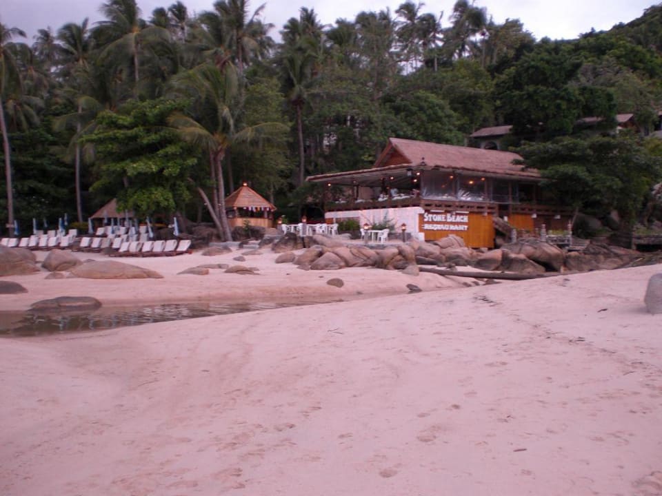 Hotel-Strand und Stone Beach Restaurant Panviman Resort Koh Phangan