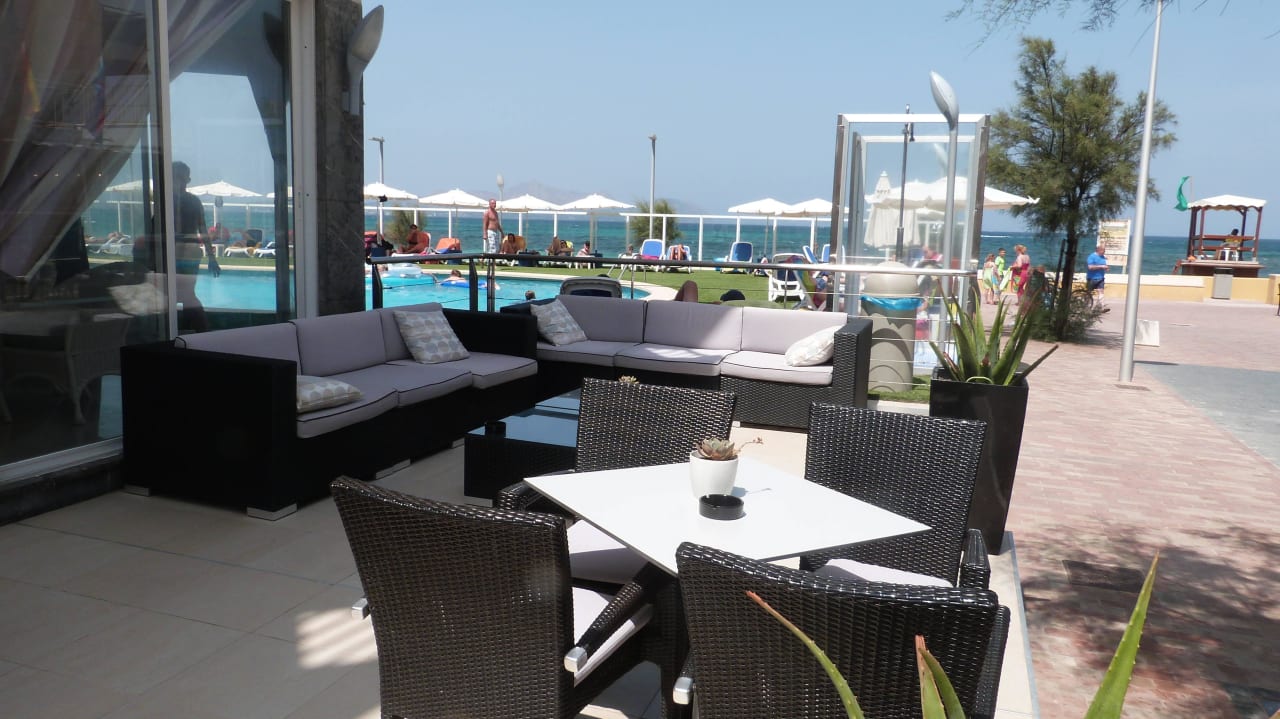 Am Pool THB Gran Bahía