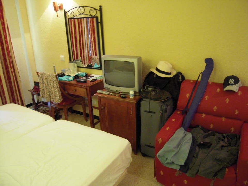 Hotelzimmer kurz nach Ankunft BQ Bulevar Paguera - Adults only