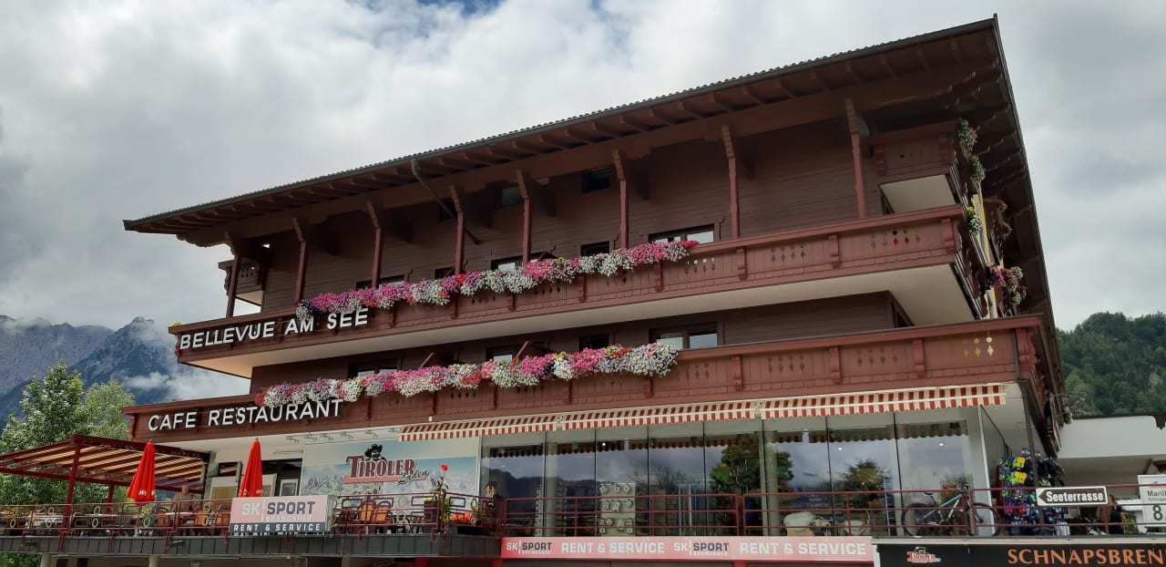 Außenansicht Hotel Bellevue am See