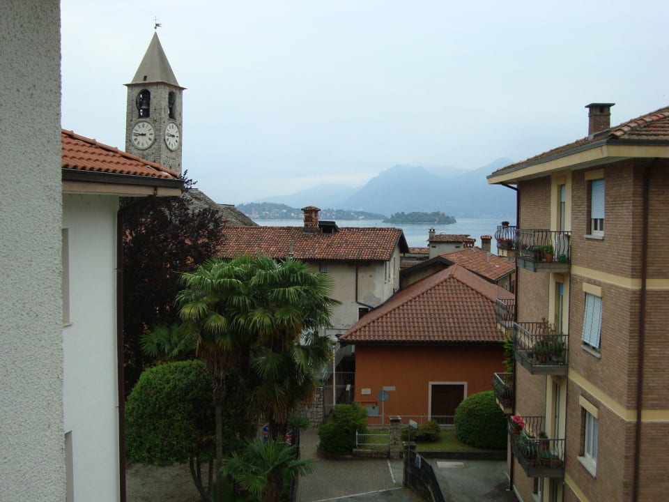 Seitlicher Balkonblick auf Lago Maggiore Hotel Elvezia