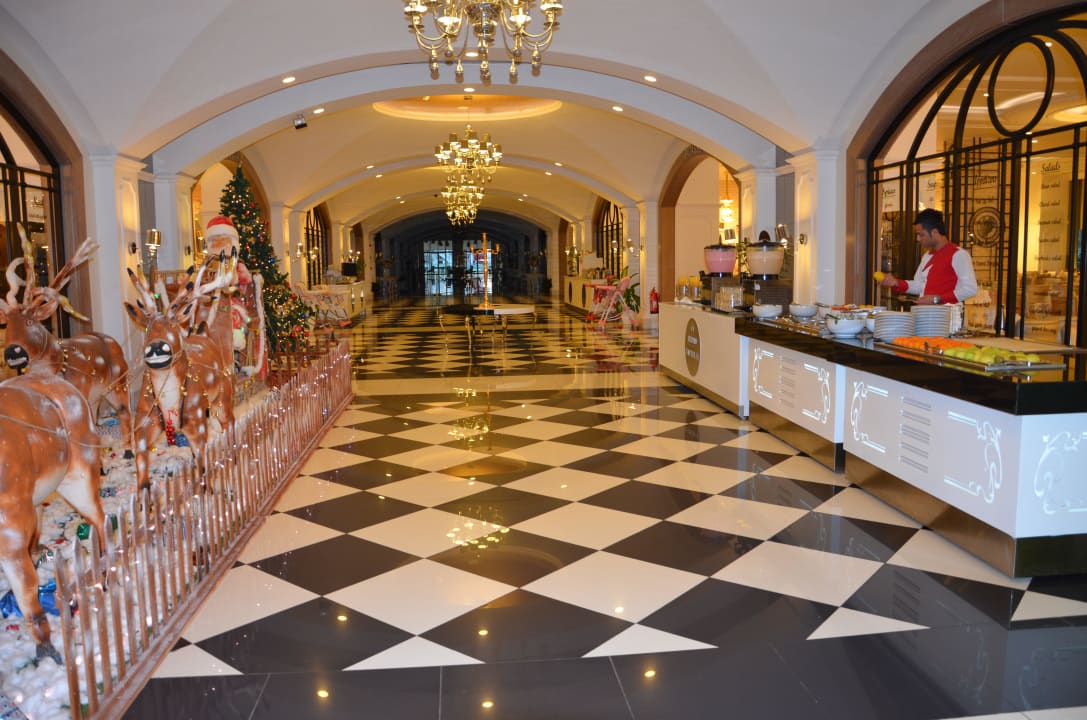 Hauptgang wo die Restaurants abgehen Hotel Delphin Imperial