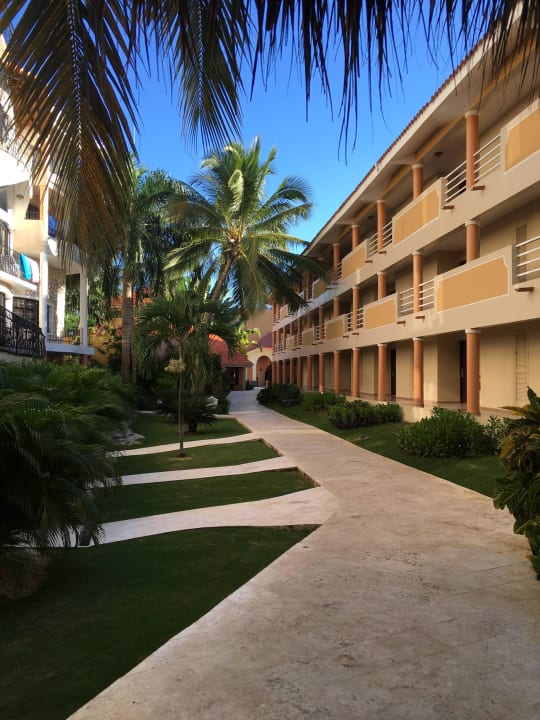 Weg vom Strand zum Hotelzimmer Hotel Viva Dominicus Palace by Wyndham-All Inclusive Resort