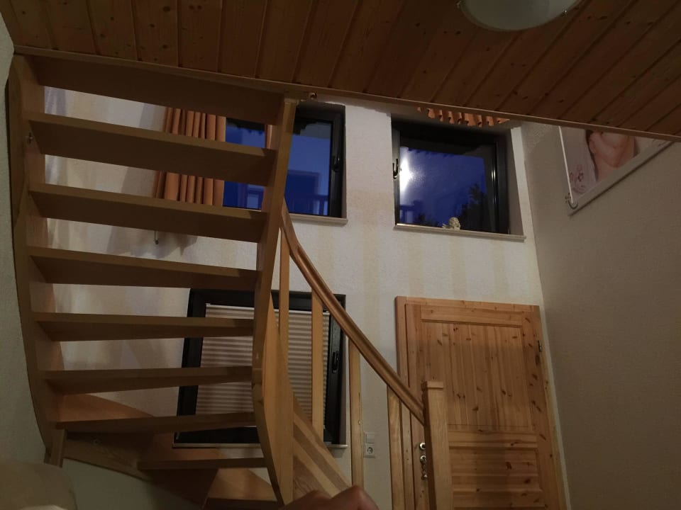 Treppe nach oben Naturstammhaus und Appartements Zum Brockenbaecker