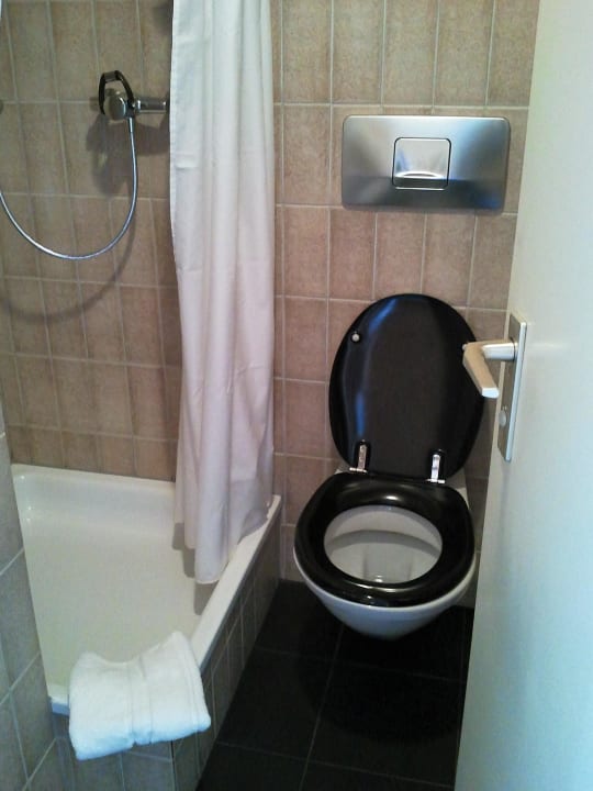 Nasszelle ca. 1,5m2 ohne Lavabo See- und Seminarhotel FloraAlpina