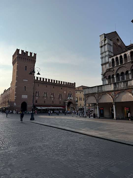 Außenansicht Radisson Hotel Ferrara